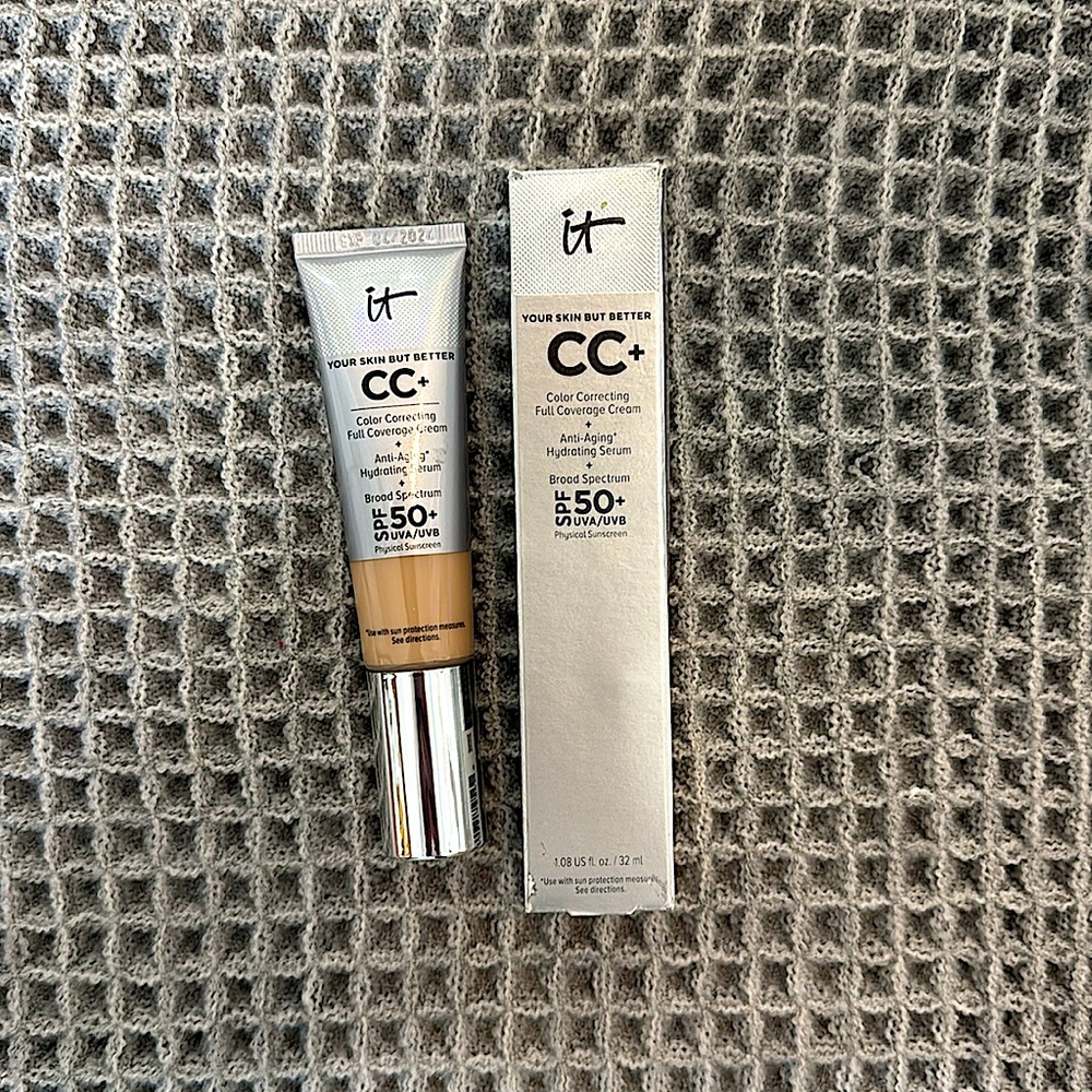 iT Cosmetics CC+ CREAM FULL-COVERAGE FOUNDATION WITH SPF 50+